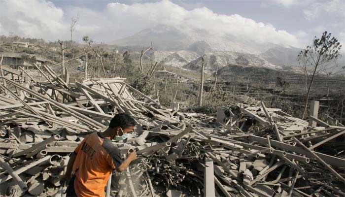 Volcano-triggered Tsunami hits Indonesia, 63 killed, 600 injured